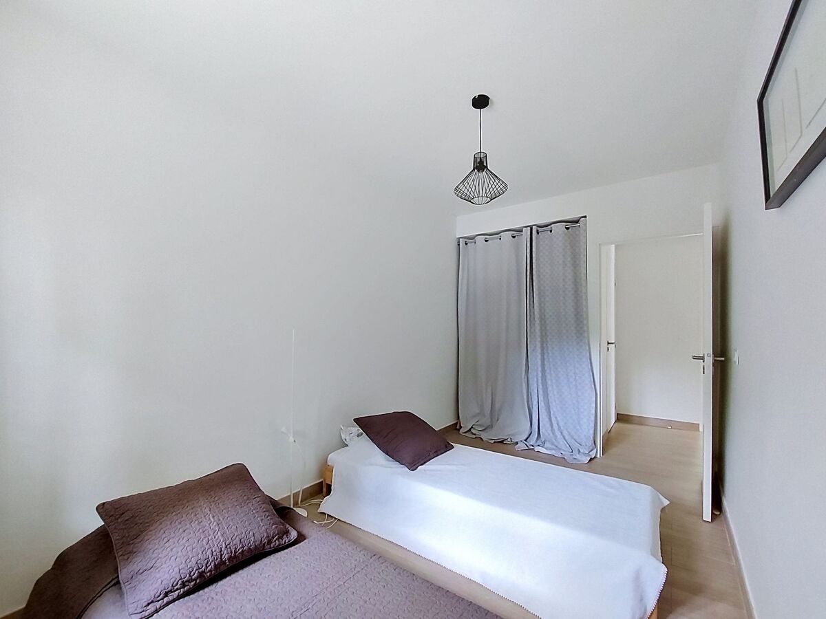 Villa 160 m² sur 5 500 m² de terrain à Saint-Cyr-sur-Mer - Photo 13
