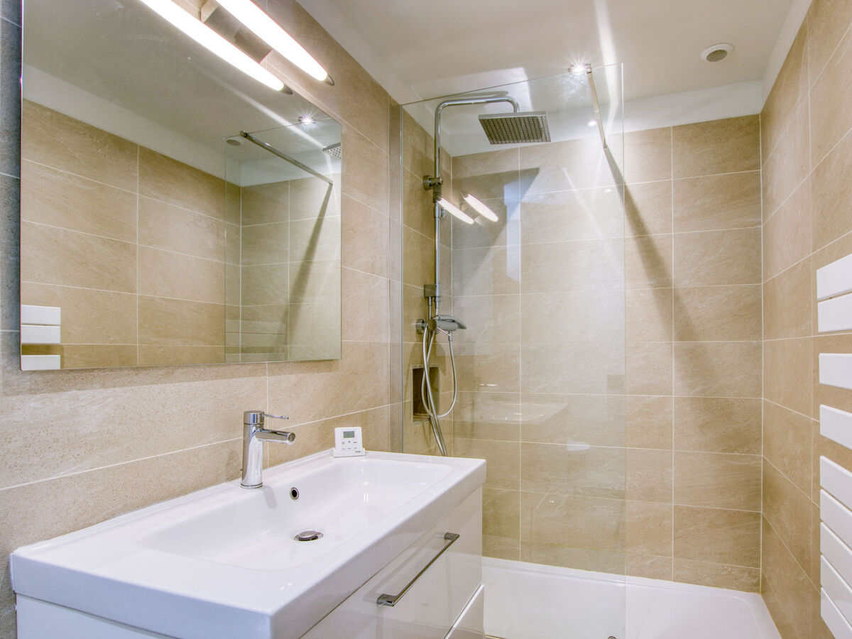Villa 160 m² sur 5 500 m² de terrain à Saint-Cyr-sur-Mer - Photo 14