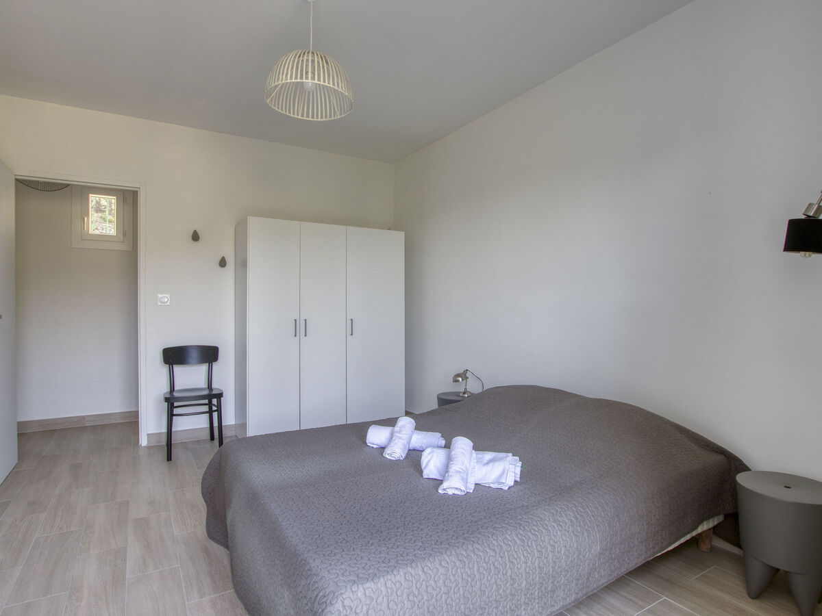 Villa 160 m² sur 5 500 m² de terrain à Saint-Cyr-sur-Mer - Photo 16