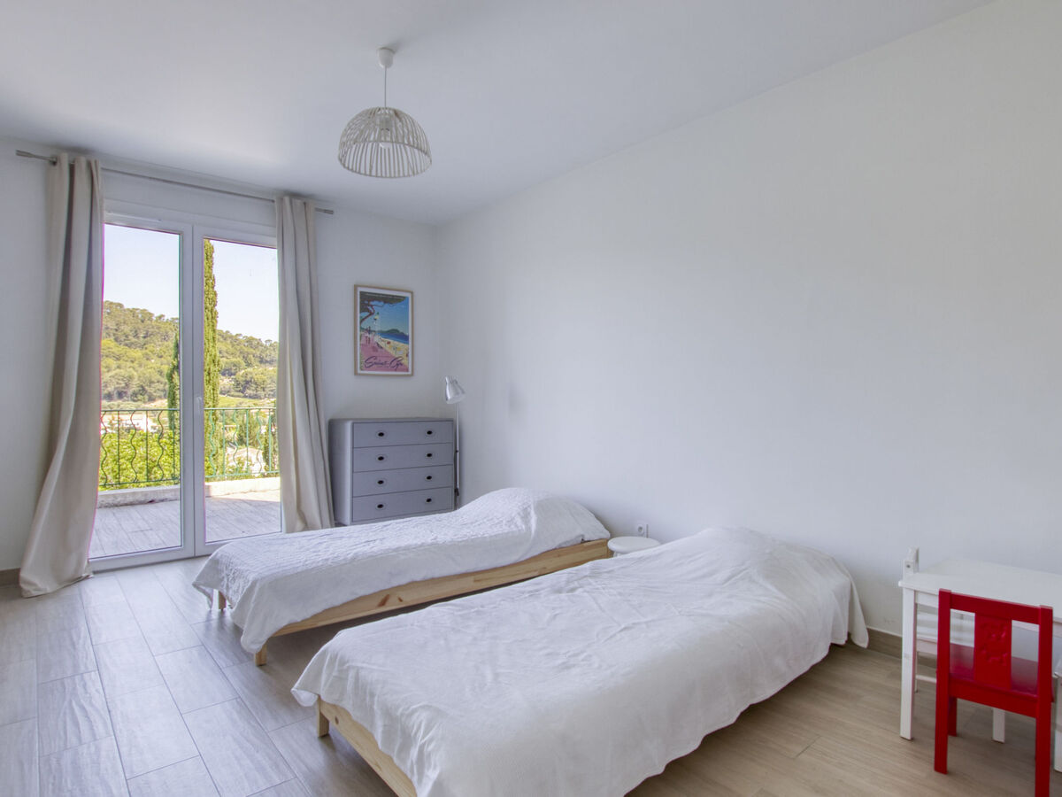 Villa 160 m² sur 5 500 m² de terrain à Saint-Cyr-sur-Mer - Photo 18
