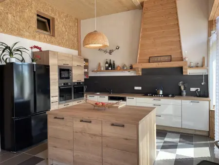 Gîte en grange avec cabane enfants et piscine chauffée : photo 7
