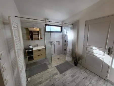 Gîte en grange avec cabane enfants et piscine chauffée : photo 20