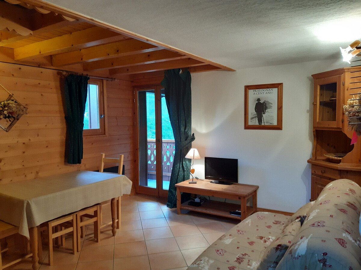 T2 montagne Pralognan, balcon Est et casier à skis - Photo 1