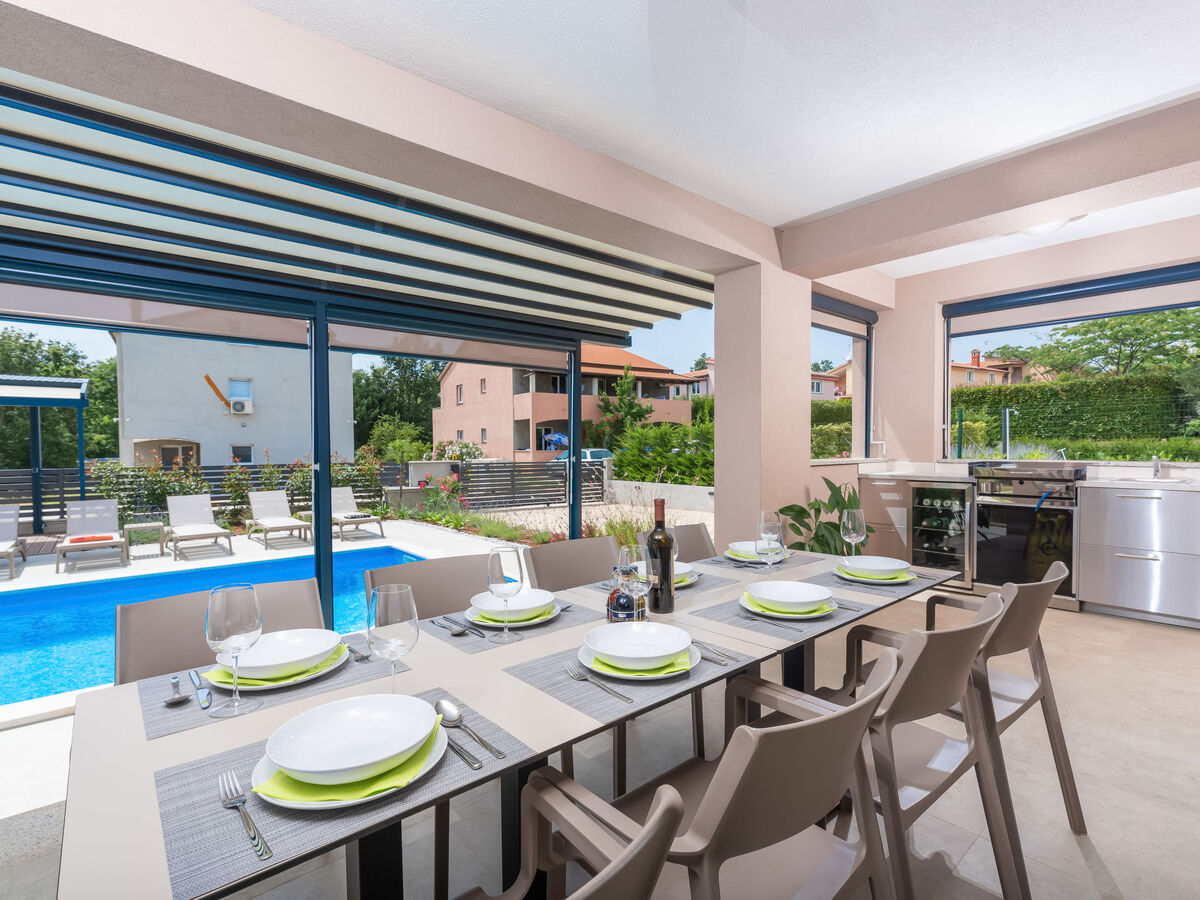 Villa Karina, maison 8 pers. avec piscine chauffée à Poreč - Photo 2