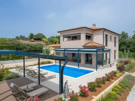 Villa Karina, maison 8 pers. avec piscine chauffée à Poreč