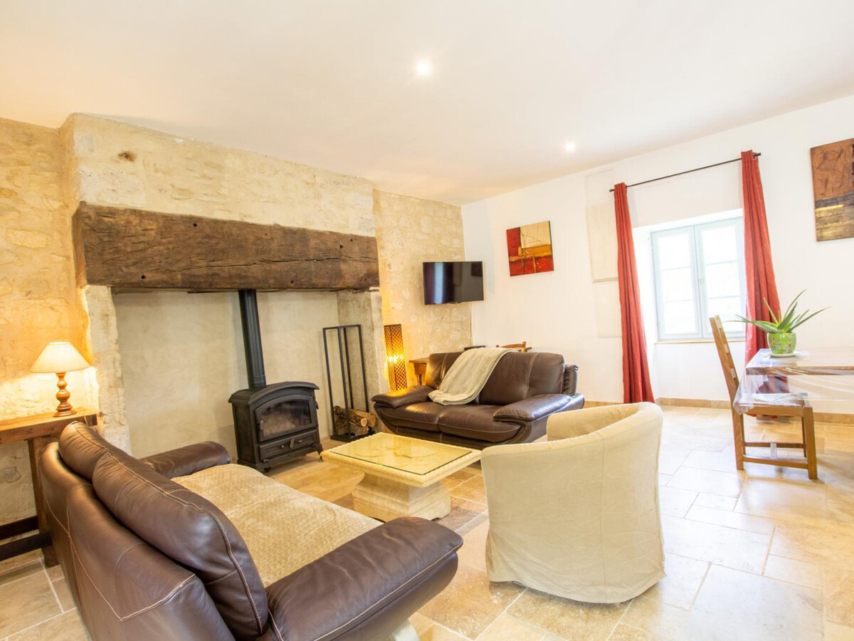 Gîte 6 personnes à Tourtoirac, cour fermée et jeux - Photo 3