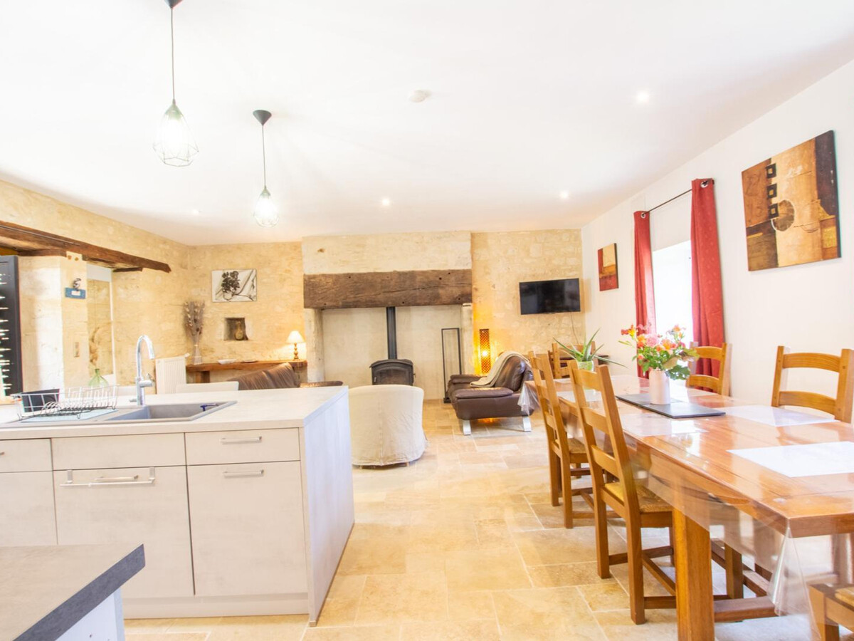 Gîte 6 personnes à Tourtoirac, cour fermée et jeux - Photo 5