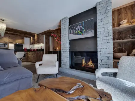 Appartement 4 pièces avec cheminée et balcon à Val-d'Isère : photo 2