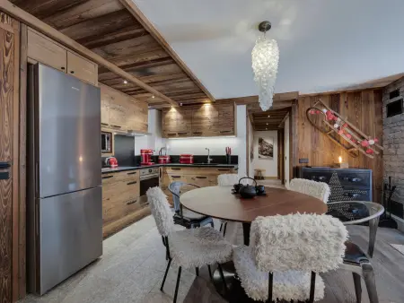Appartement 4 pièces avec cheminée et balcon à Val-d'Isère : photo 5
