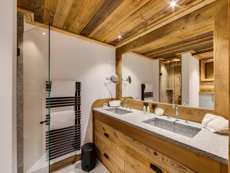 Appartement 4 pièces avec cheminée et balcon à Val-d'Isère : photo 13