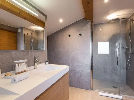 Magnifique duplex à Courchevel, spacieux et moderne pour 8 personnes : photo 9