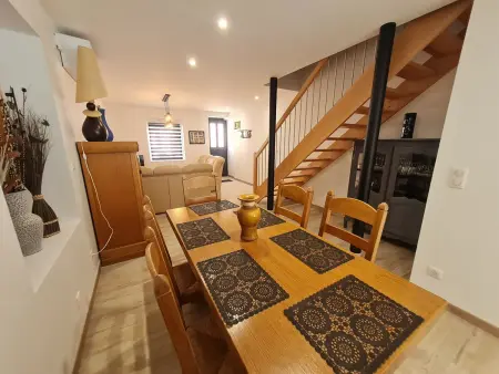 Location gite à Raon l'Étape, Maison familiale à Raon-lÉtape - 3 chambres, balcon sur rivière, proche commodités et activités