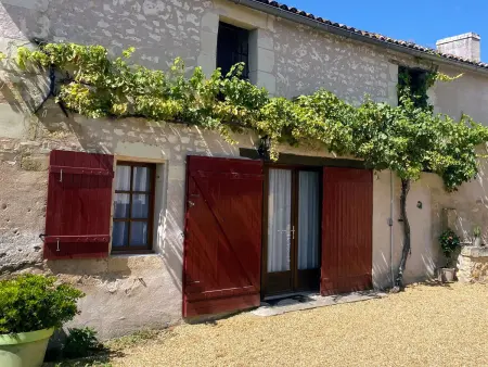 Gîte en tuffeau à Vaudelnay, poêle à bois et terrasse : photo 2