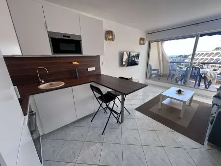 T2 avec piscine et vue port, à 100 m de la plage à Port Camargue : photo 13