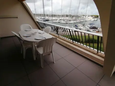 Appartement T3 vue port avec piscine et parking à Port Camargue : photo 3