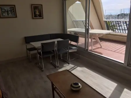Appartement 2 pièces vue port, terrasse et piscine à Port Camargue : photo 8
