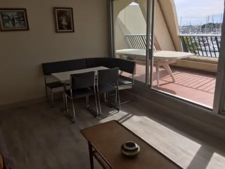 Appartement 2 pièces vue port, terrasse et piscine à Port Camargue : photo 15