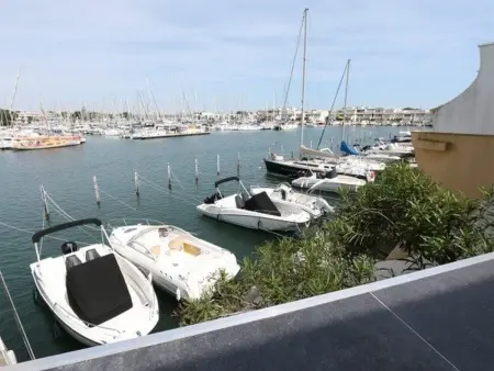Marina 3 pièces traversante avec vue, climatisée, Port Camargue : photo 3