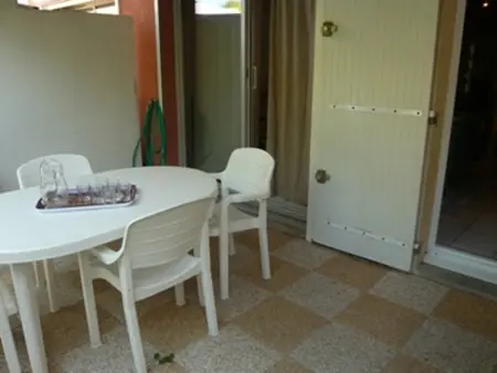 Maison provençale en duplex avec jardinet et parking privé au Grau-du-Roi : photo 2