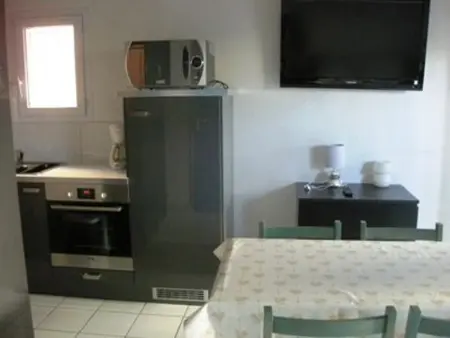 Maison provençale en duplex avec jardinet et parking privé au Grau-du-Roi : photo 6