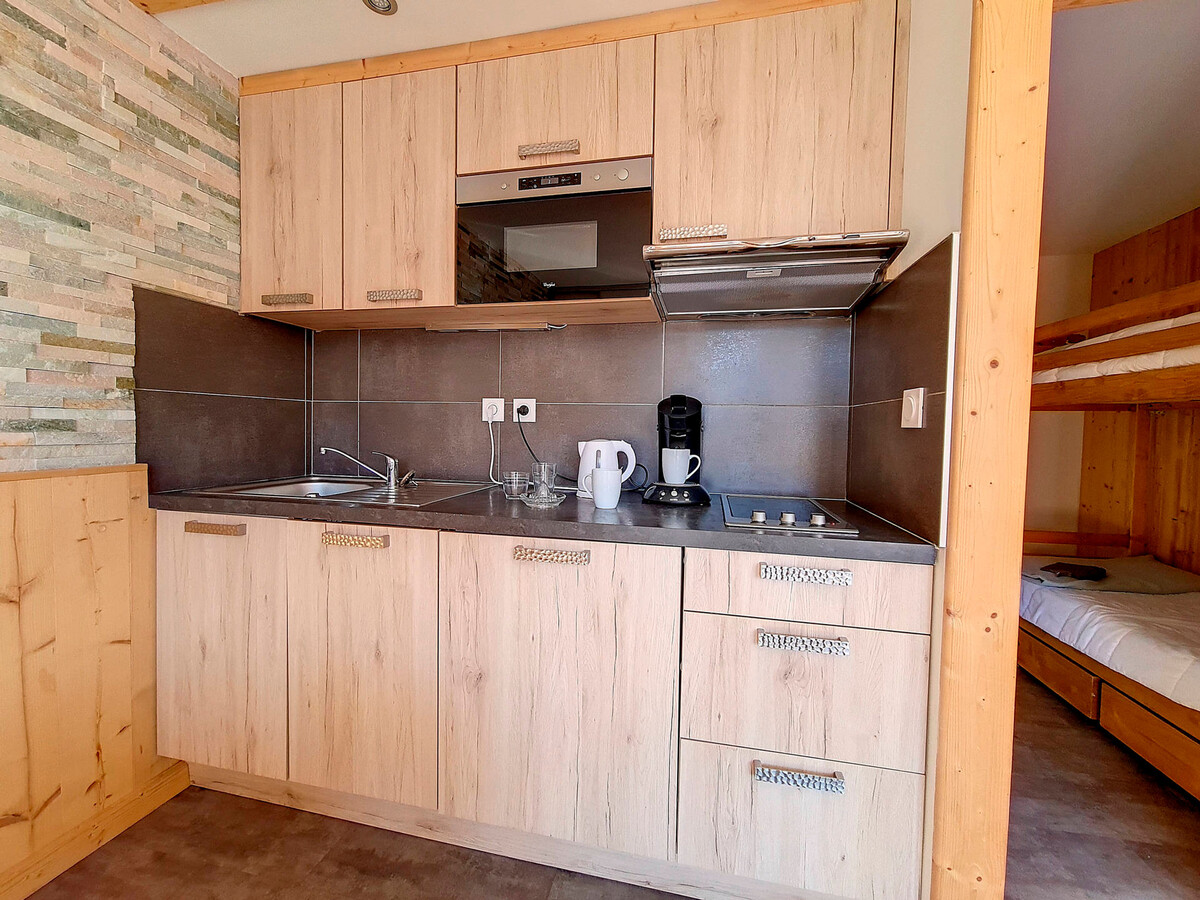 Studio rénové 22 m² ski aux pieds, balcon Sud - Photo 11