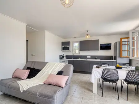 Appartement Fleurie à Fréjus, terrasse sud et piscine : photo 2