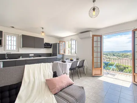 Appartement Fleurie à Fréjus, terrasse sud et piscine : photo 9