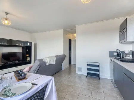 Appartement Fleurie à Fréjus, terrasse sud et piscine : photo 11