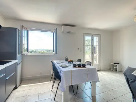 Appartement Fleurie à Fréjus, terrasse sud et piscine : photo 12