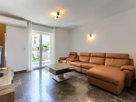 Maison Enka à Banjole : piscine chauffée, 10 personnes : photo 3