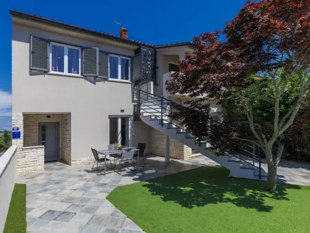 Maison Enka à Banjole : piscine chauffée, 10 personnes : photo 7