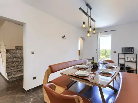 Maison Enka à Banjole : piscine chauffée, 10 personnes : photo 12