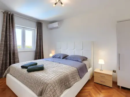 Maison Enka à Banjole : piscine chauffée, 10 personnes : photo 21