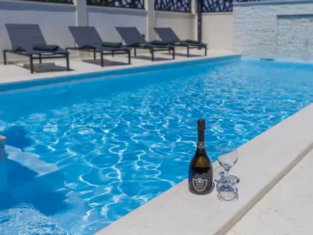 Maison Enka à Banjole : piscine chauffée, 10 personnes : photo 40