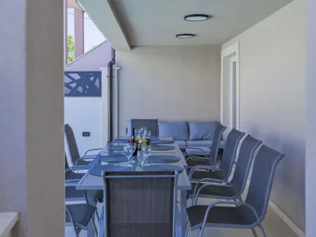 Maison Enka à Banjole : piscine chauffée, 10 personnes : photo 56