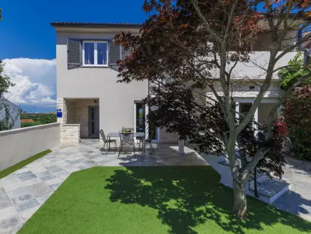 Maison Enka à Banjole : piscine chauffée, 10 personnes : photo 58