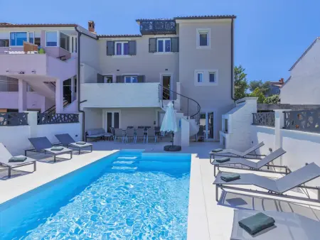 Maison Enka à Banjole : piscine chauffée, 10 personnes : photo 60