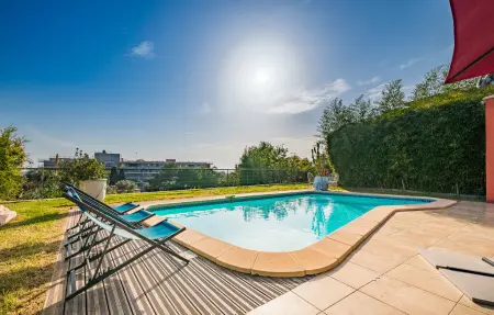 Location Maison 12 personnes à Saint Laurent du Var - Photo 1