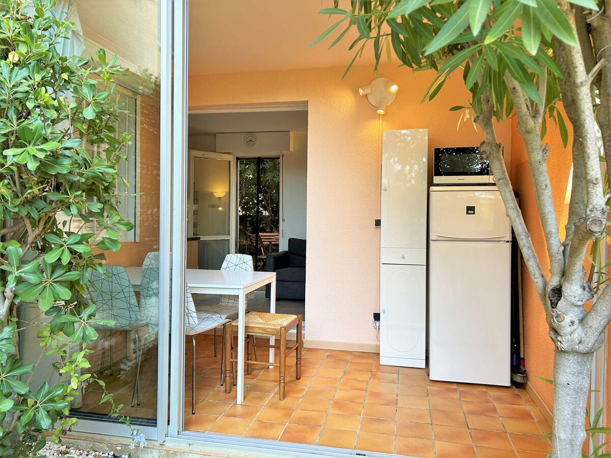 T2 rez-de-jardin avec terrasse à Bormes-les-Mimosas - Photo 4