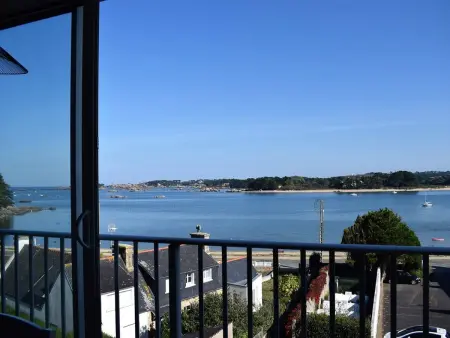 Location appartement à Trégastel, Appartement rénové à Trégastel avec vue sur mer et parking