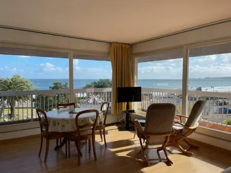 Location appartement à Perros Guirec, Appartement avec terrasse, parking, plage de Trestraou à Perros-Guirec