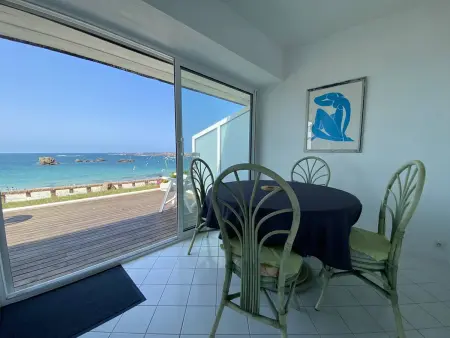 Location appartement à Trégastel, Appartement avec terrasse, accès direct plage, parking privé