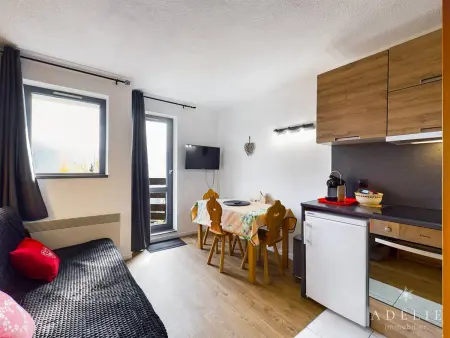 Location appartement à Montvalezan La Rosière, Studio cabine à 80m des pistes avec parking et balcon exposé sud