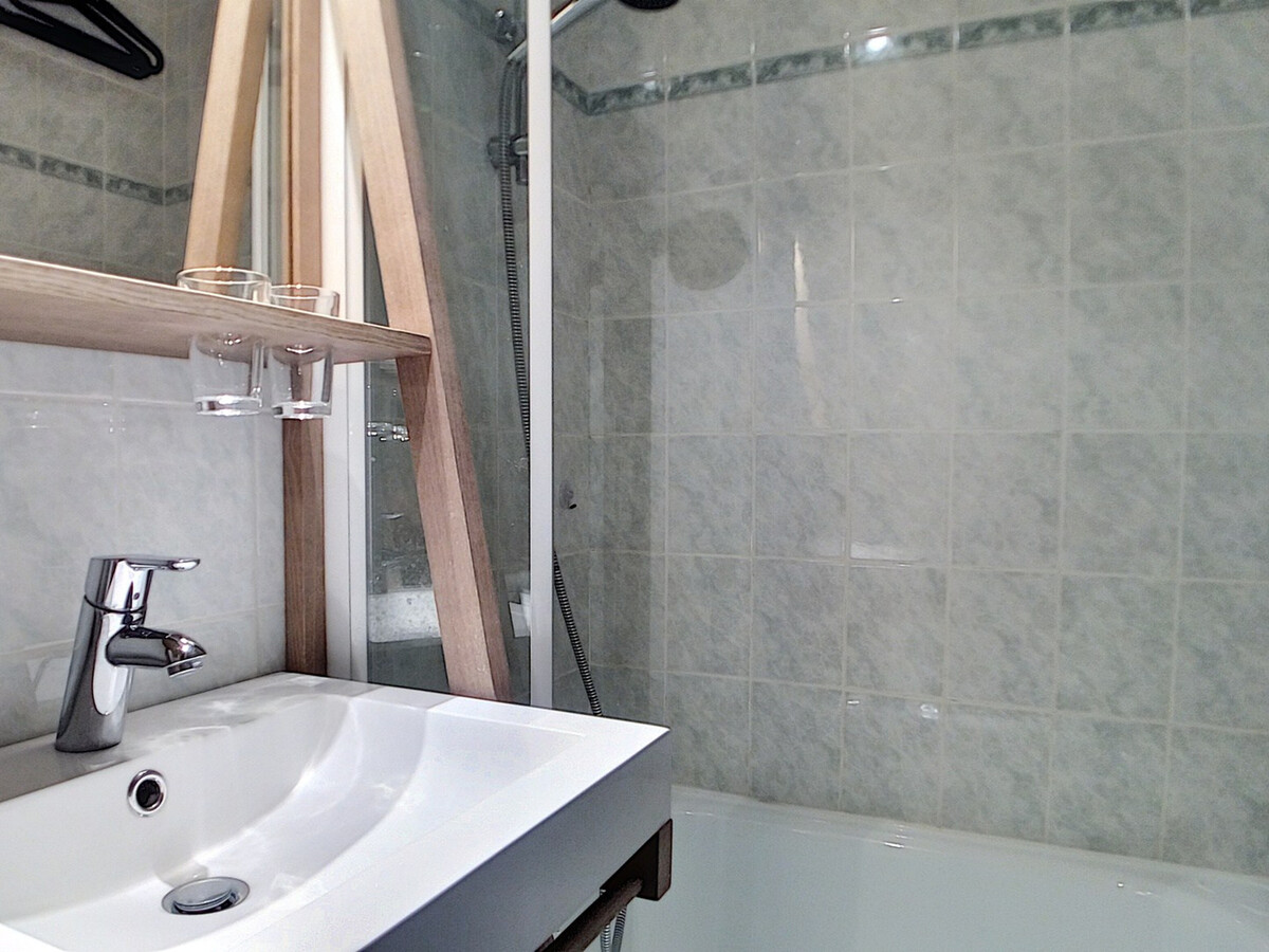 Studio rénové 18m² balcon Sud aux Menuires - Photo 8