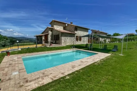 Location villa à Vasciano
