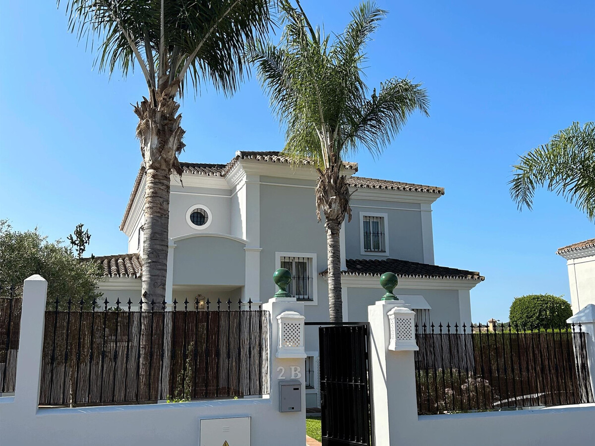 Villa Maisa, 4 chambres à Marbella avec piscine débordement - Photo 1
