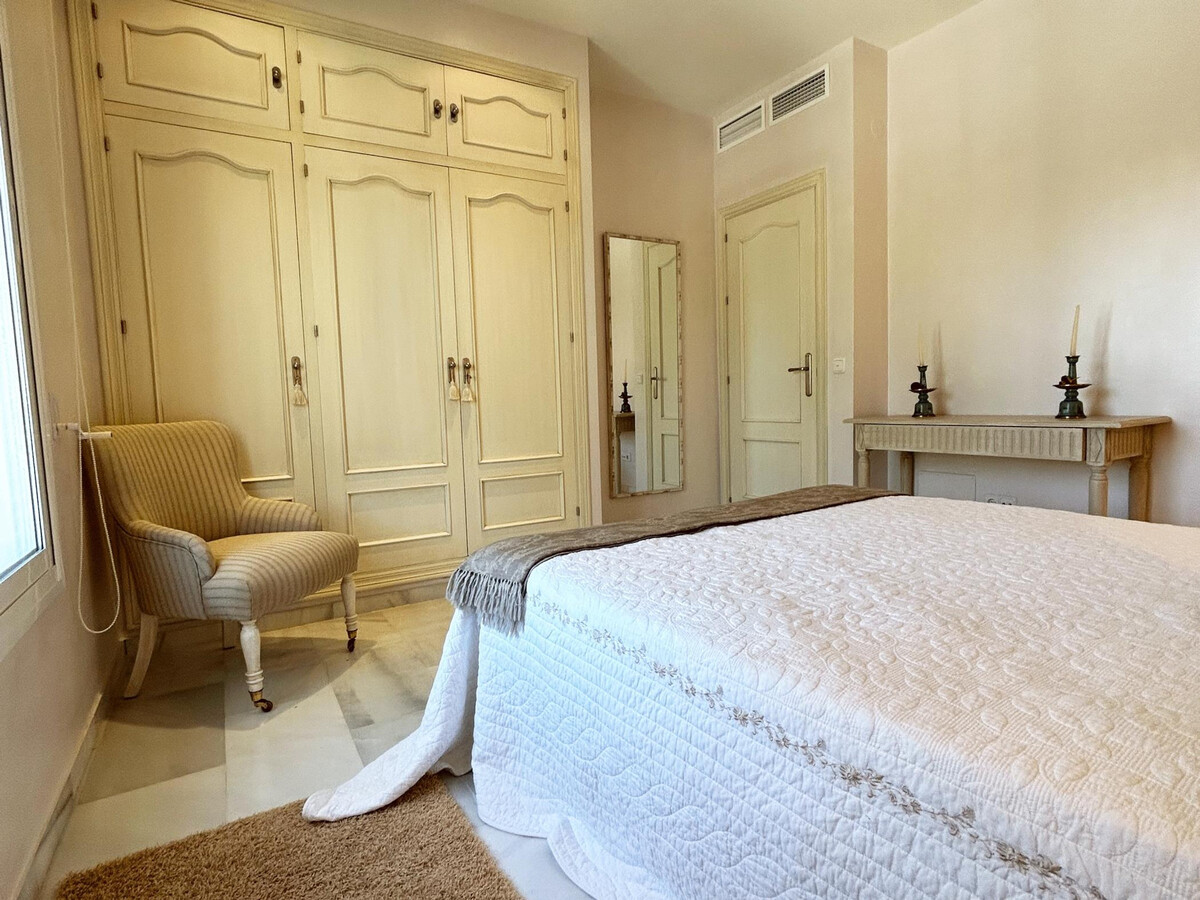 Villa Maisa, 4 chambres à Marbella avec piscine débordement - Photo 5