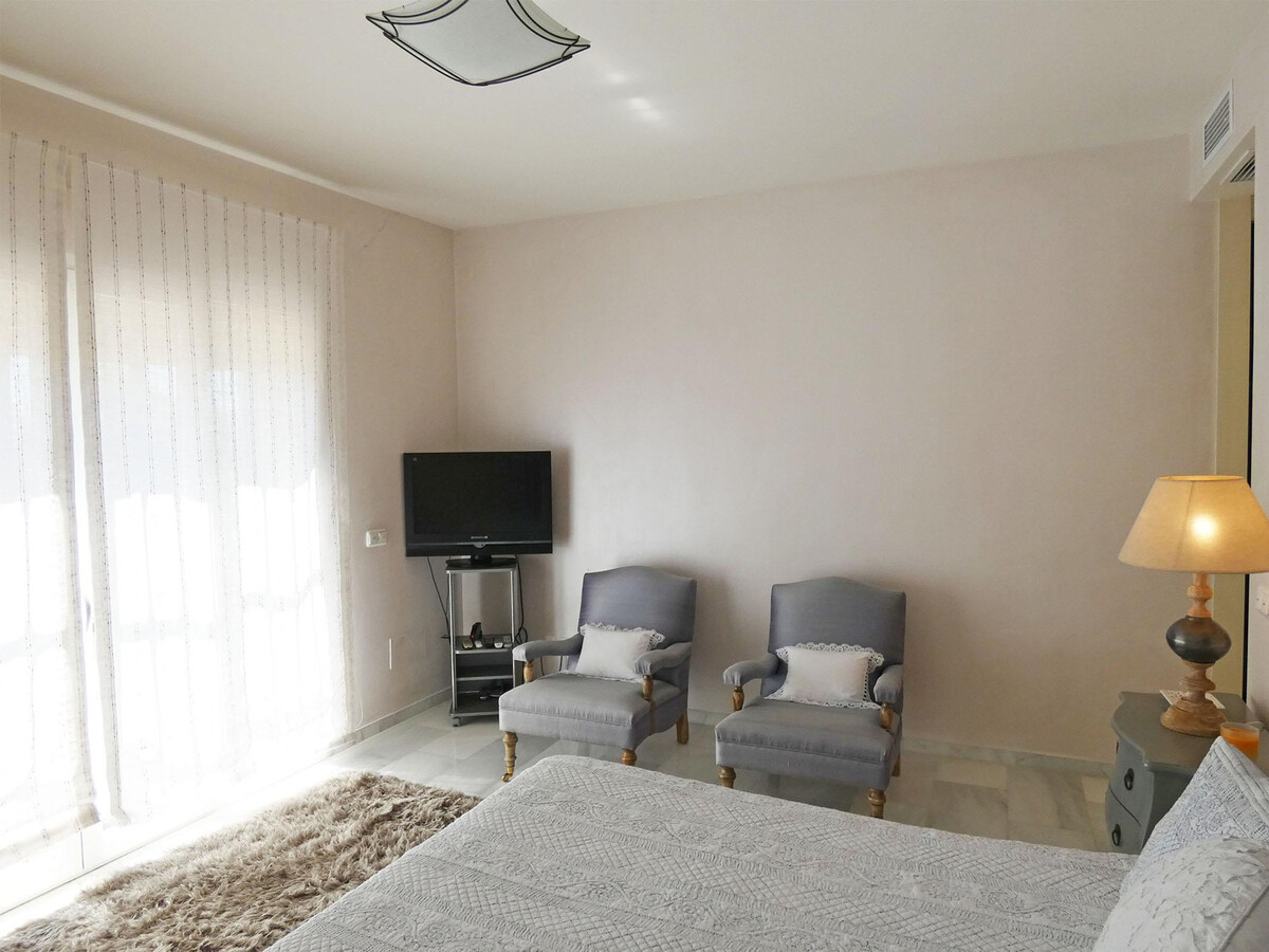 Villa Maisa, 4 chambres à Marbella avec piscine débordement - Photo 7