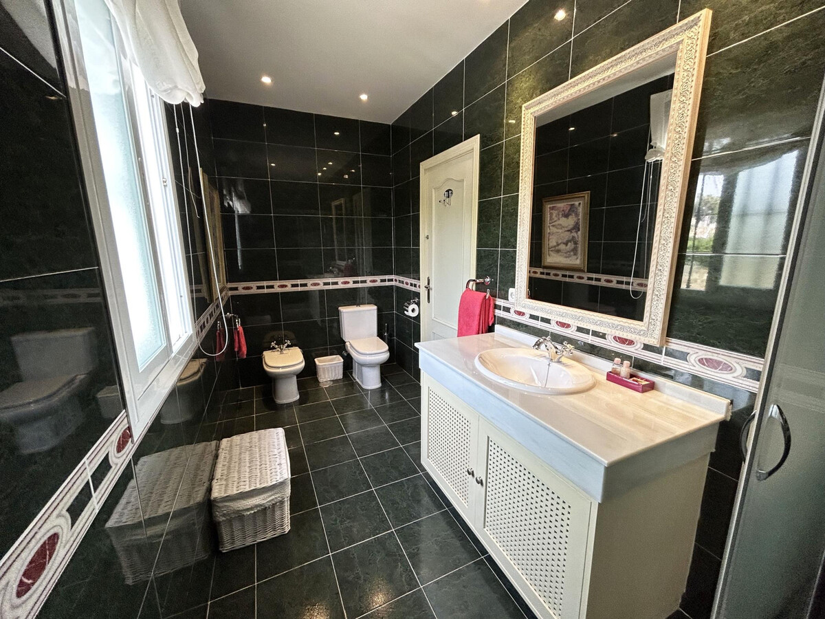 Villa Maisa, 4 chambres à Marbella avec piscine débordement - Photo 12