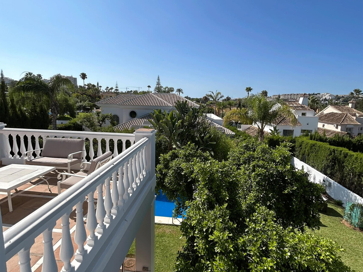 Villa Maisa, 4 chambres à Marbella avec piscine débordement - Photo 14